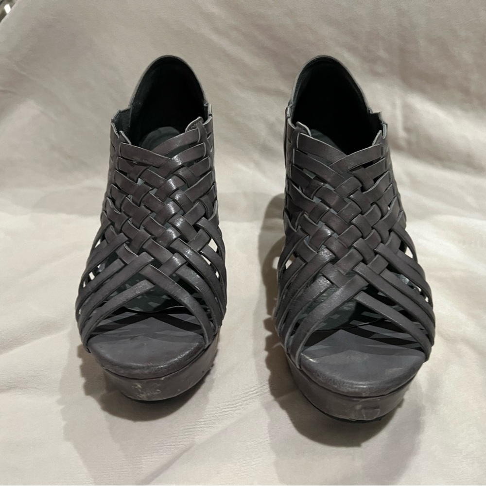Chocolat Blu Web Woven Wedge Sandals Leather Cork Wedge 8.5